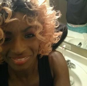 Meet your Posher, Iesha